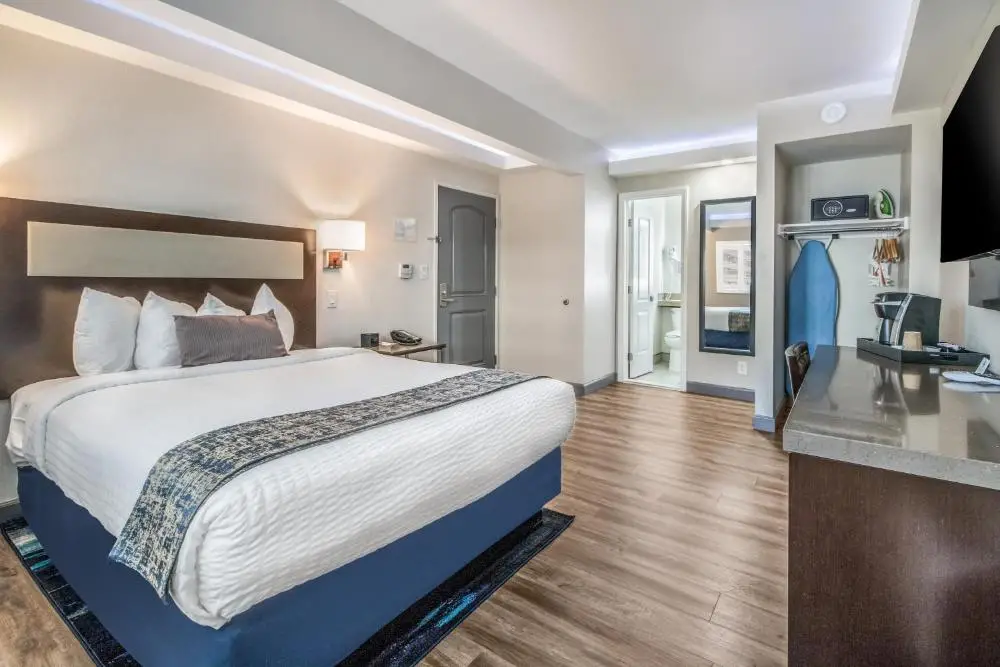 Inn at 50 - Long Beach Convention Center 8